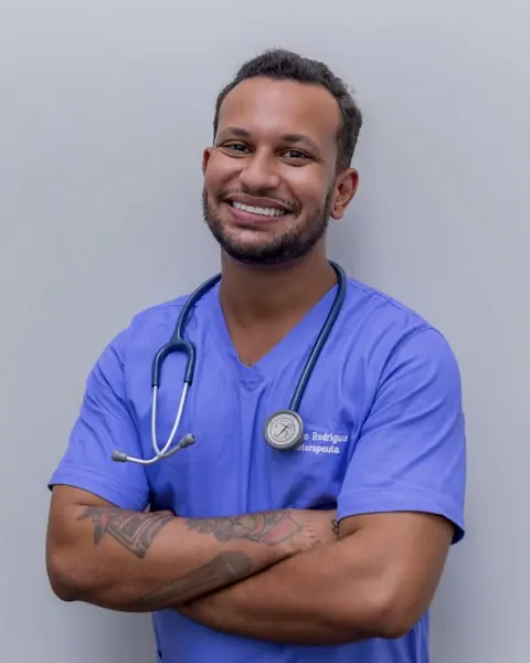 Dr. Carlos Reyes